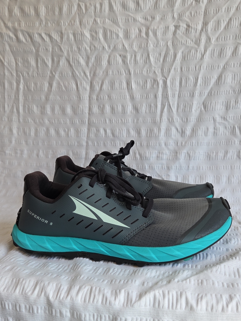 Altra Superior 5 Trail Running Shoes in the Dark Slate and Teal Colorway